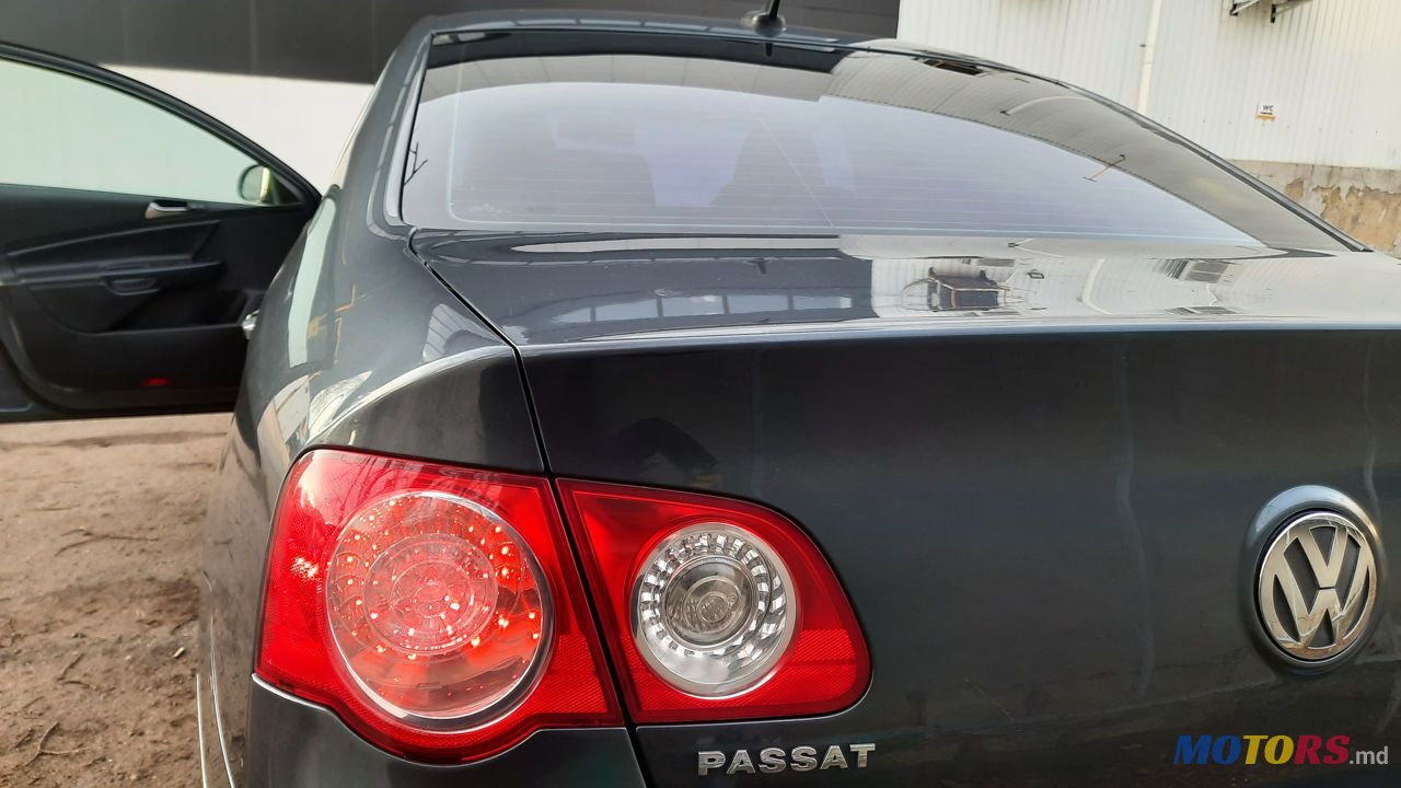 2010' Volkswagen Passat photo #4