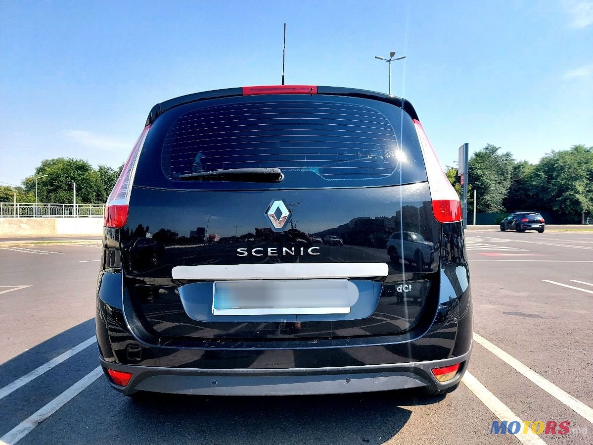2012' Renault Grand Scenic photo #5