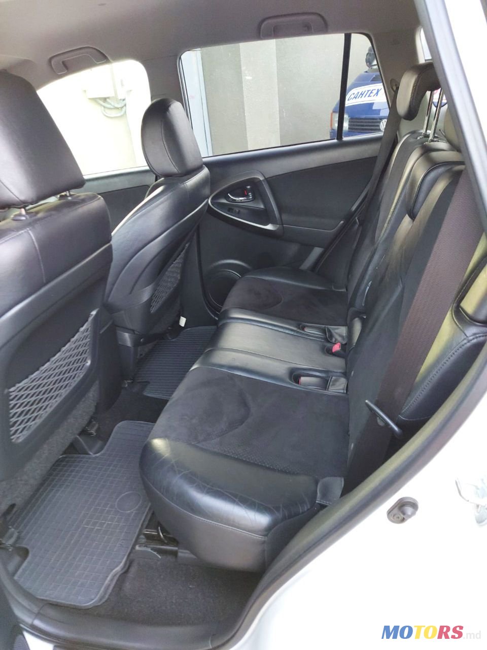 2011' Toyota RAV4 photo #4