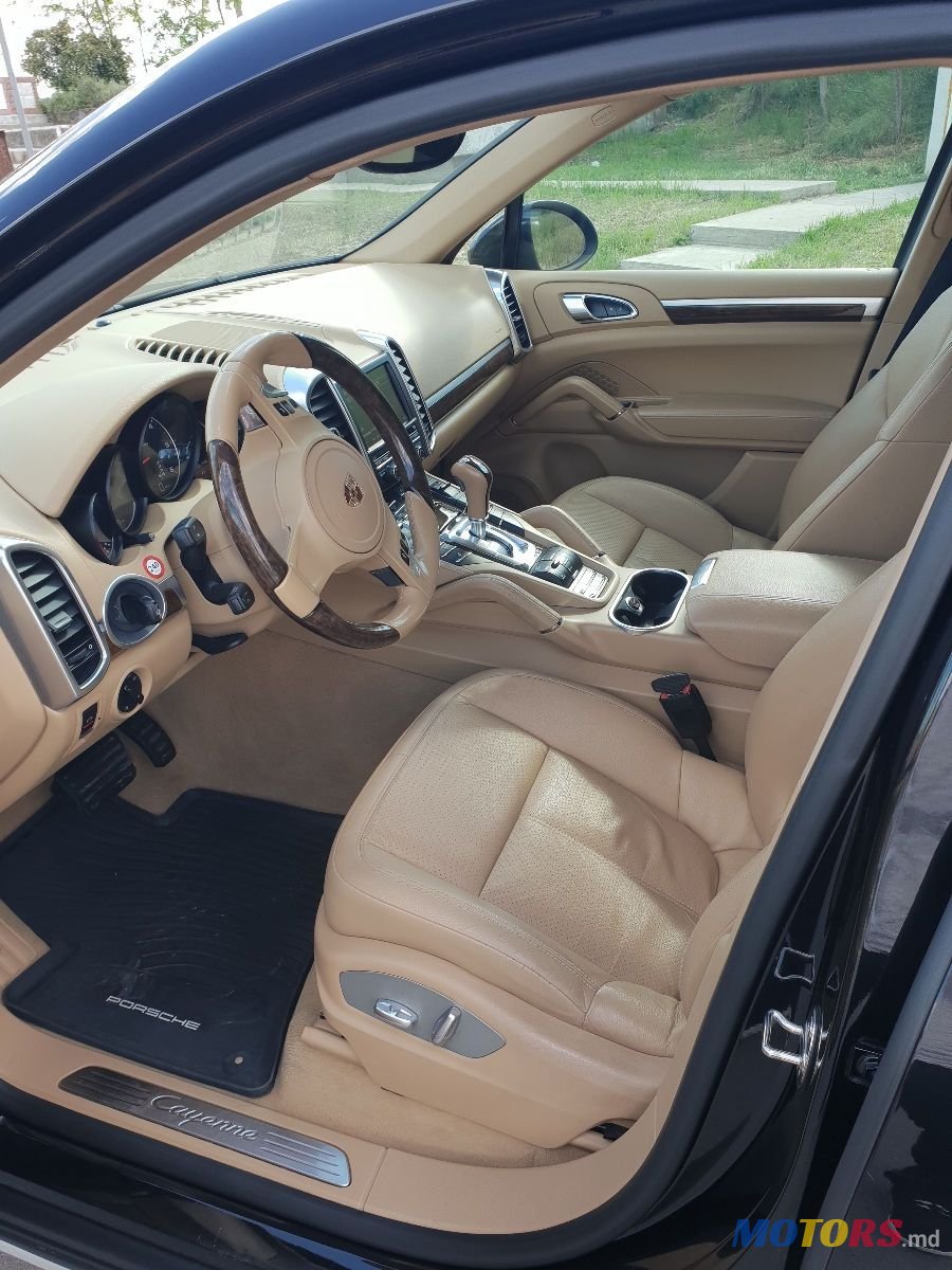 2013' Porsche Cayenne photo #6