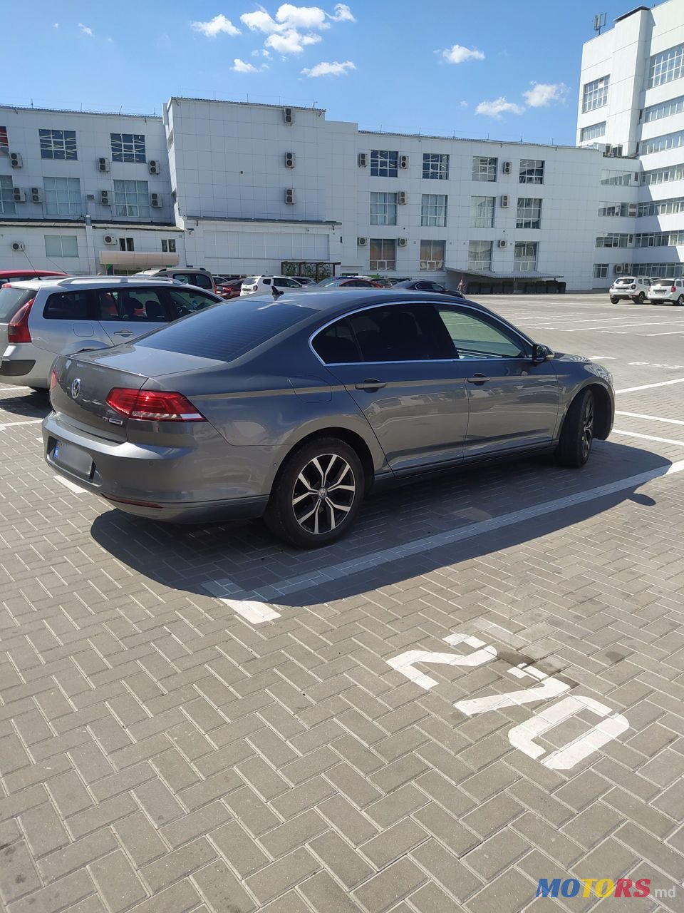 2016' Volkswagen Passat photo #3