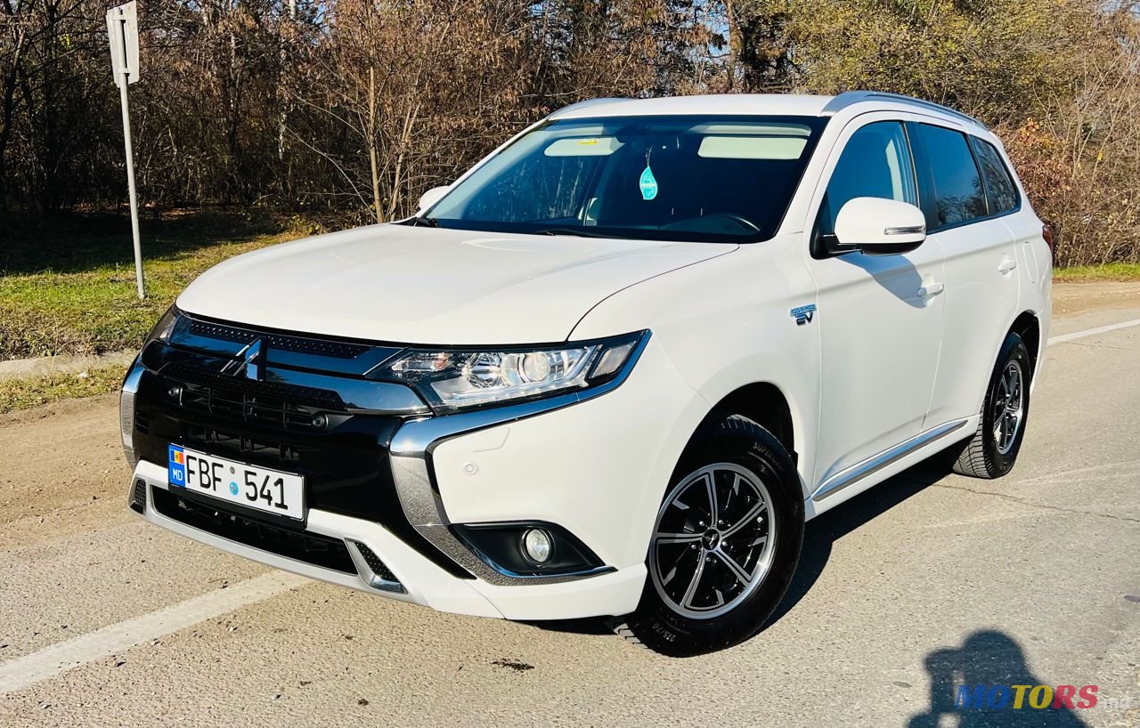 2019' Mitsubishi Outlander photo #4