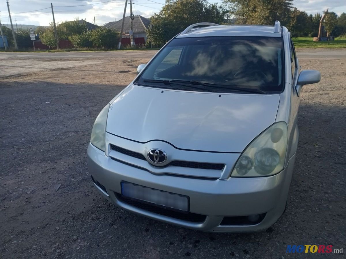 2005' Toyota Verso photo #1