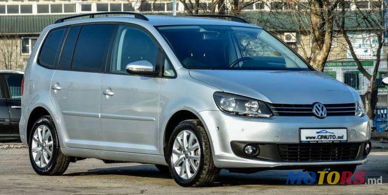 2011' Volkswagen Touran photo #1