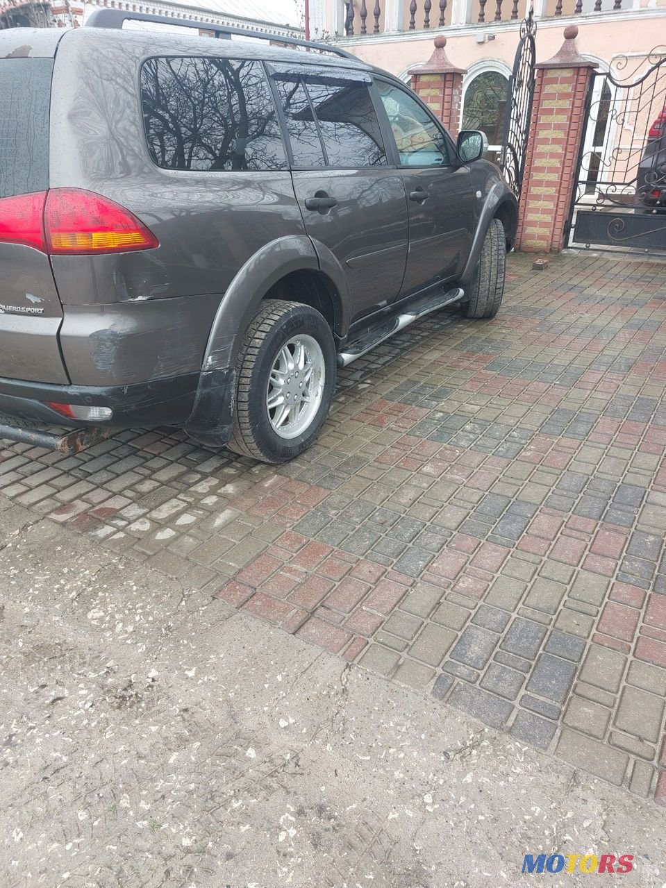 2011' Mitsubishi Pajero Sport photo #2