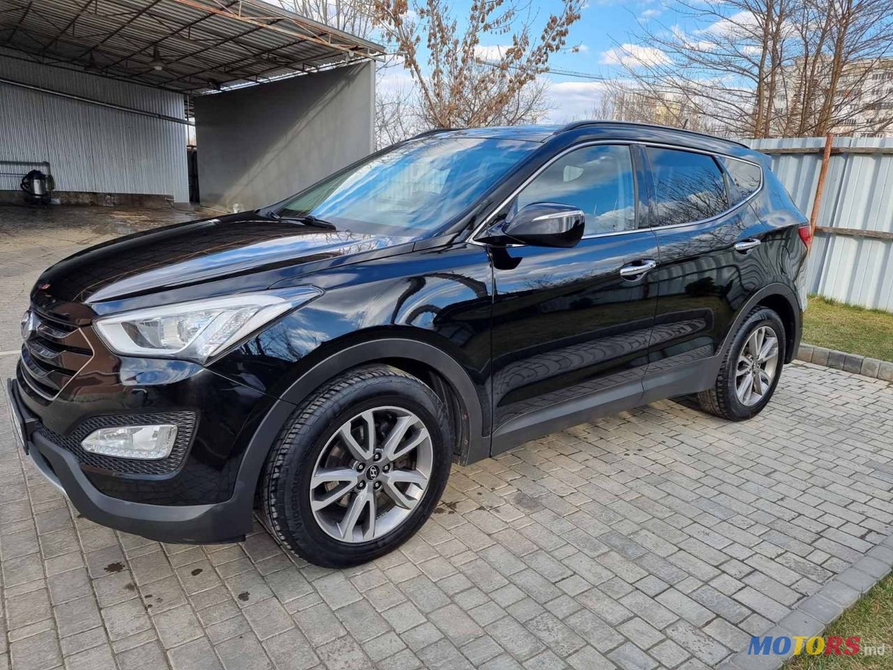 2012' Hyundai Santa Fe photo #3