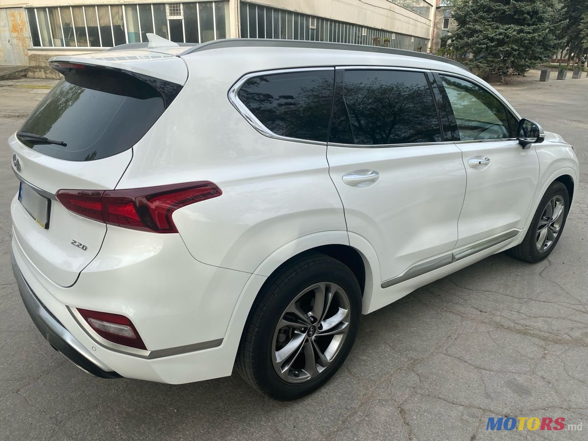 2018' Hyundai Santa Fe photo #2