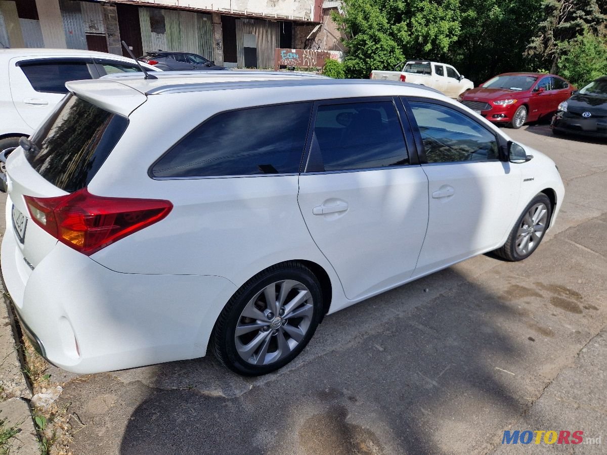 2013' Toyota Auris photo #2