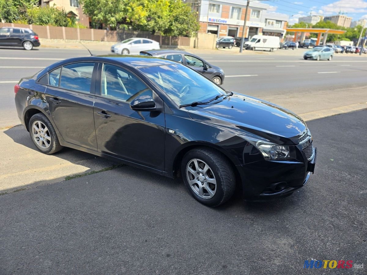 2010' Chevrolet Cruze photo #5
