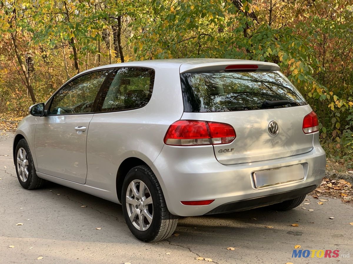 2009' Volkswagen Golf photo #4