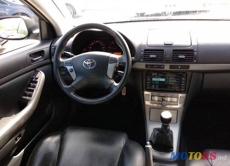 2009' Toyota Avensis photo #2