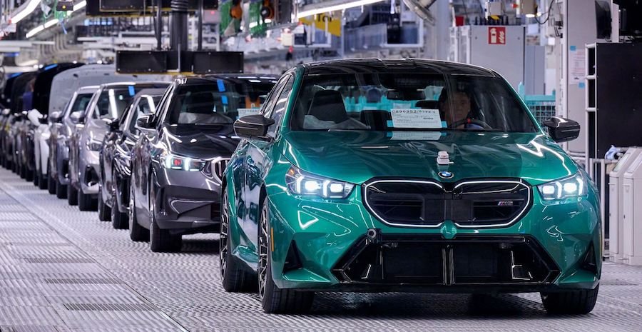 BMW Starts Production of the New M5 in Dingolfing and the New 1 Series in Leipzig