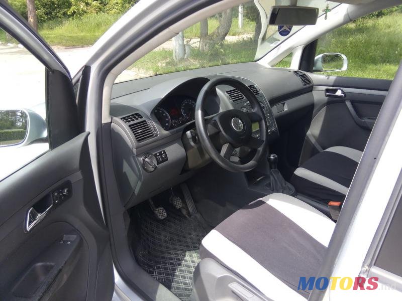 2003' Volkswagen Touran photo #7