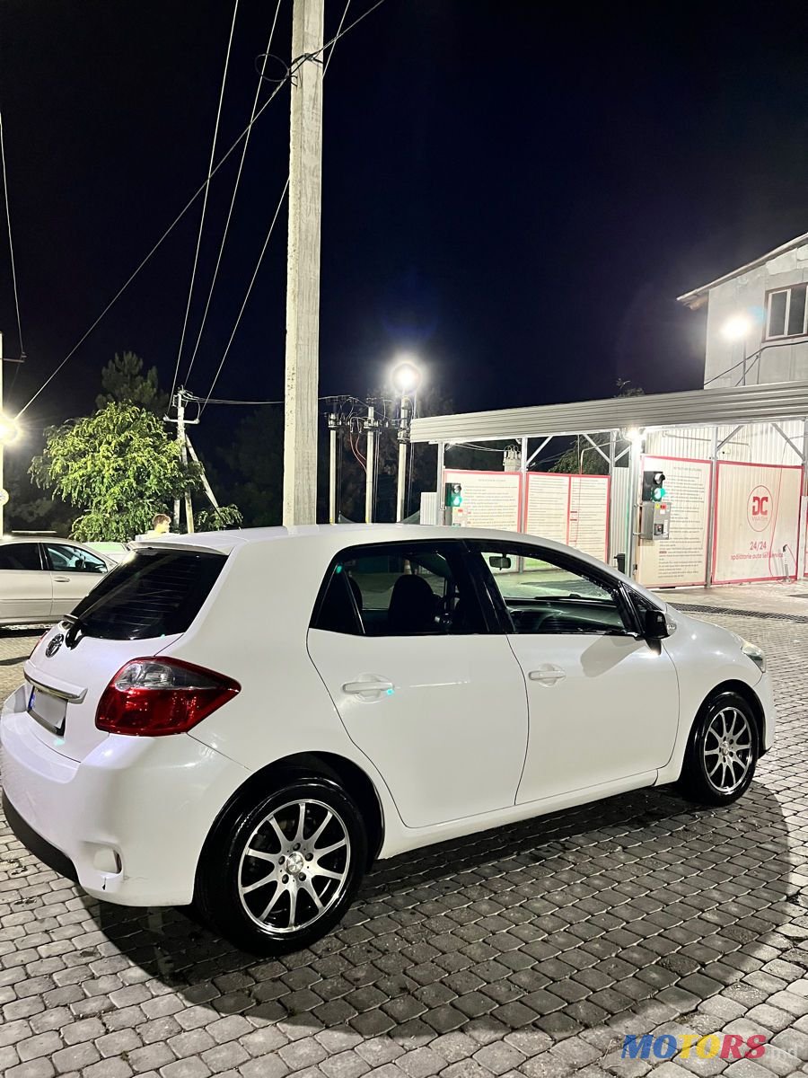 2010' Toyota Auris photo #4