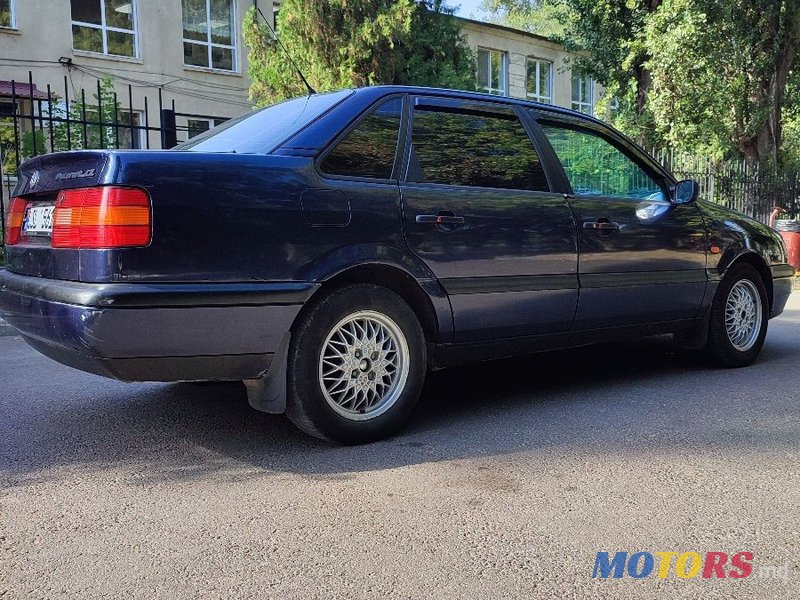 1995' Volkswagen Passat photo #3