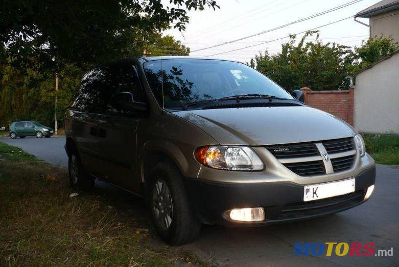 2006' Chrysler Voyager photo #2