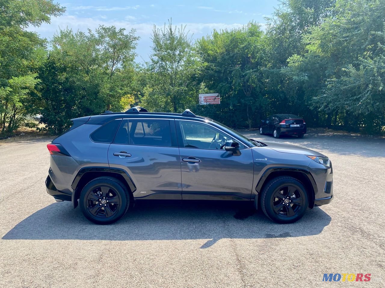 2019' Toyota RAV4 photo #5