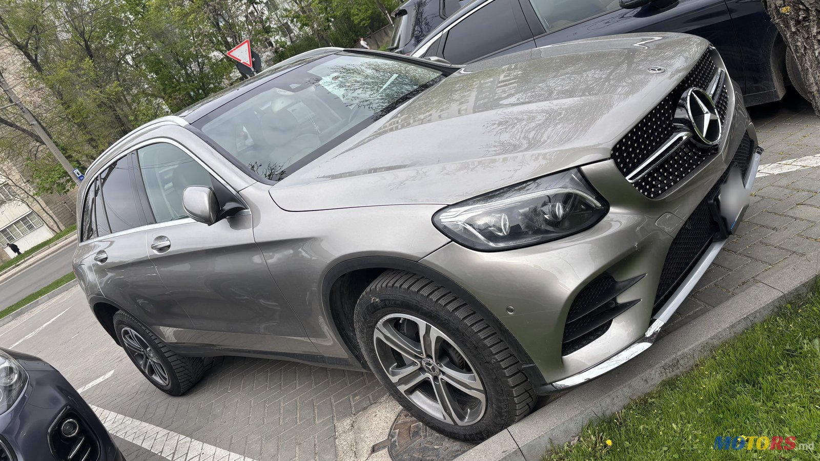 2019' Mercedes-Benz GLC 300 photo #2