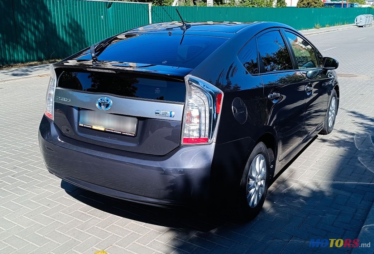 2013' Toyota Prius photo #5