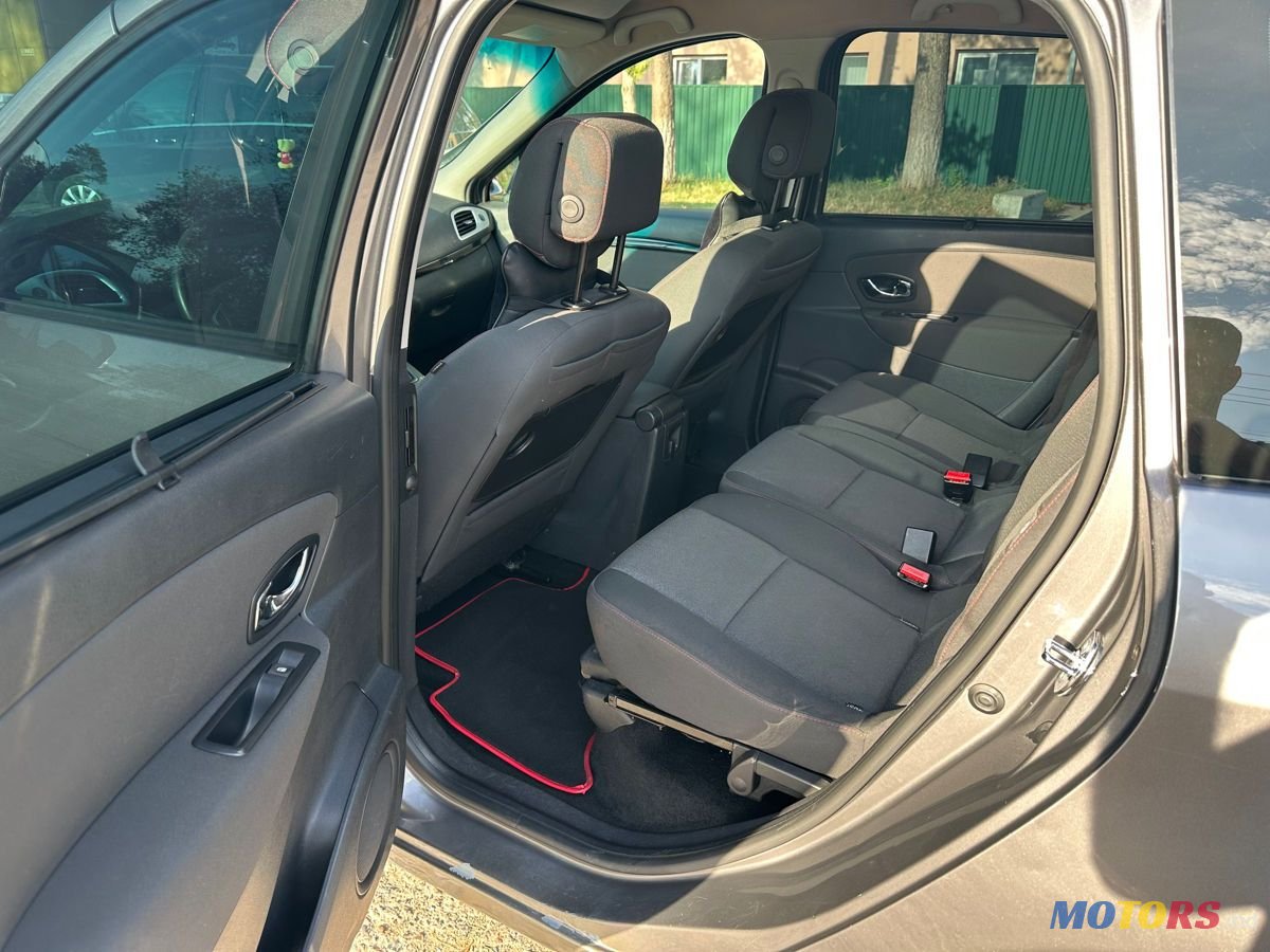 2012' Renault Grand Scenic photo #3