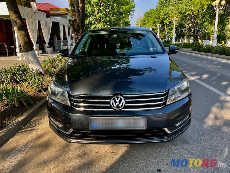 2012' Volkswagen Passat photo #2