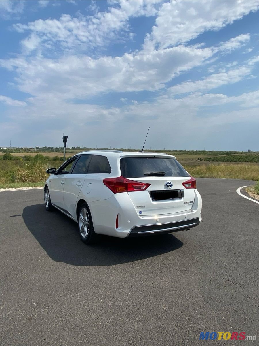 2013' Toyota Auris photo #4