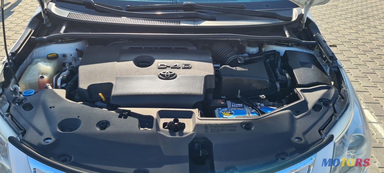 2011' Toyota Avensis photo #2