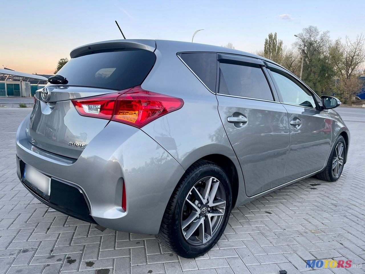 2014' Toyota Auris photo #2