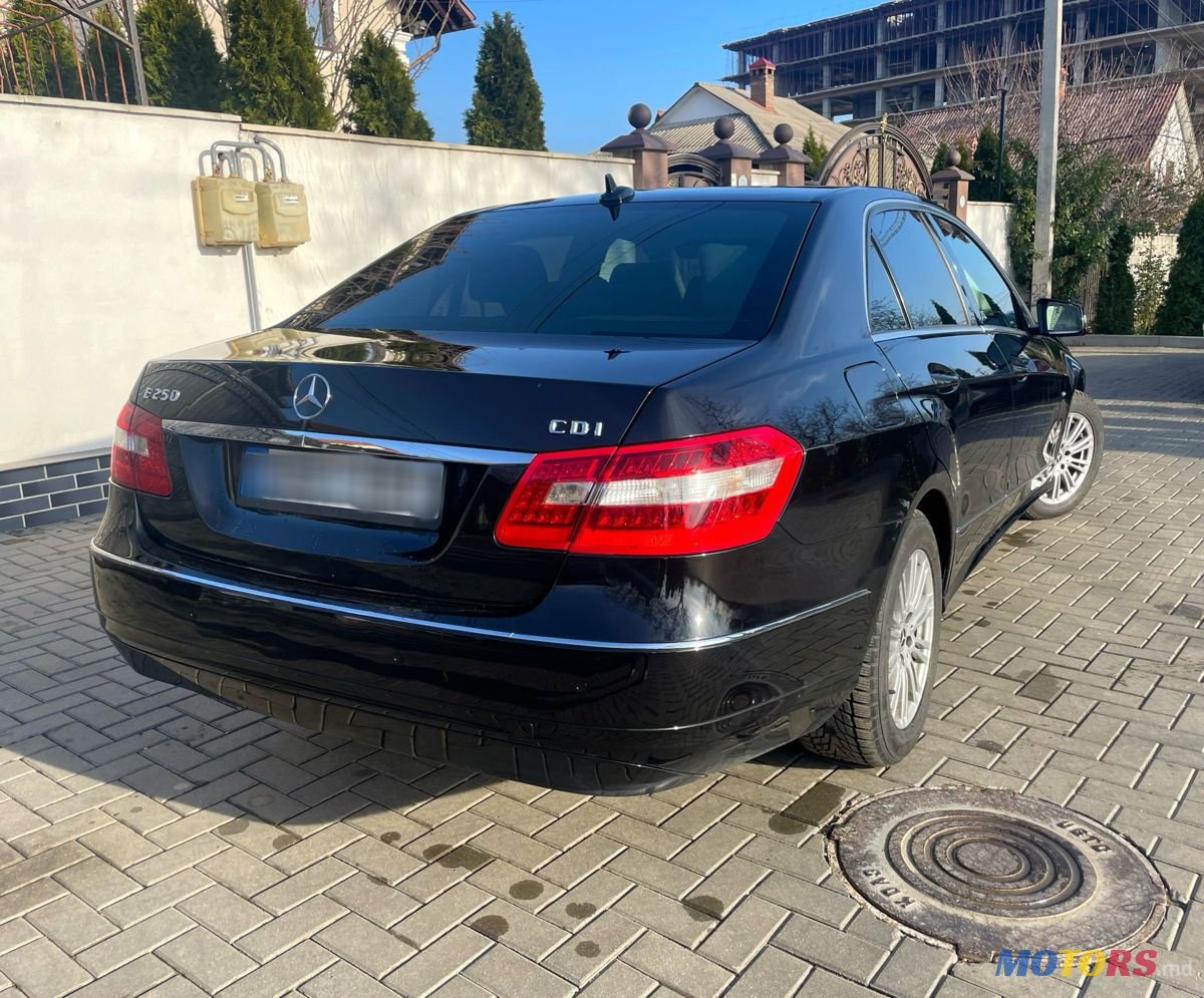 2011' Mercedes-Benz E-Class photo #4