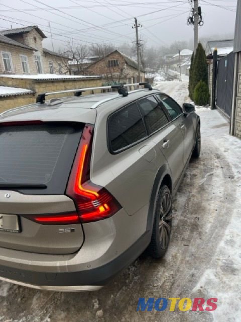 2020' Volvo V90 Cross Country photo #5