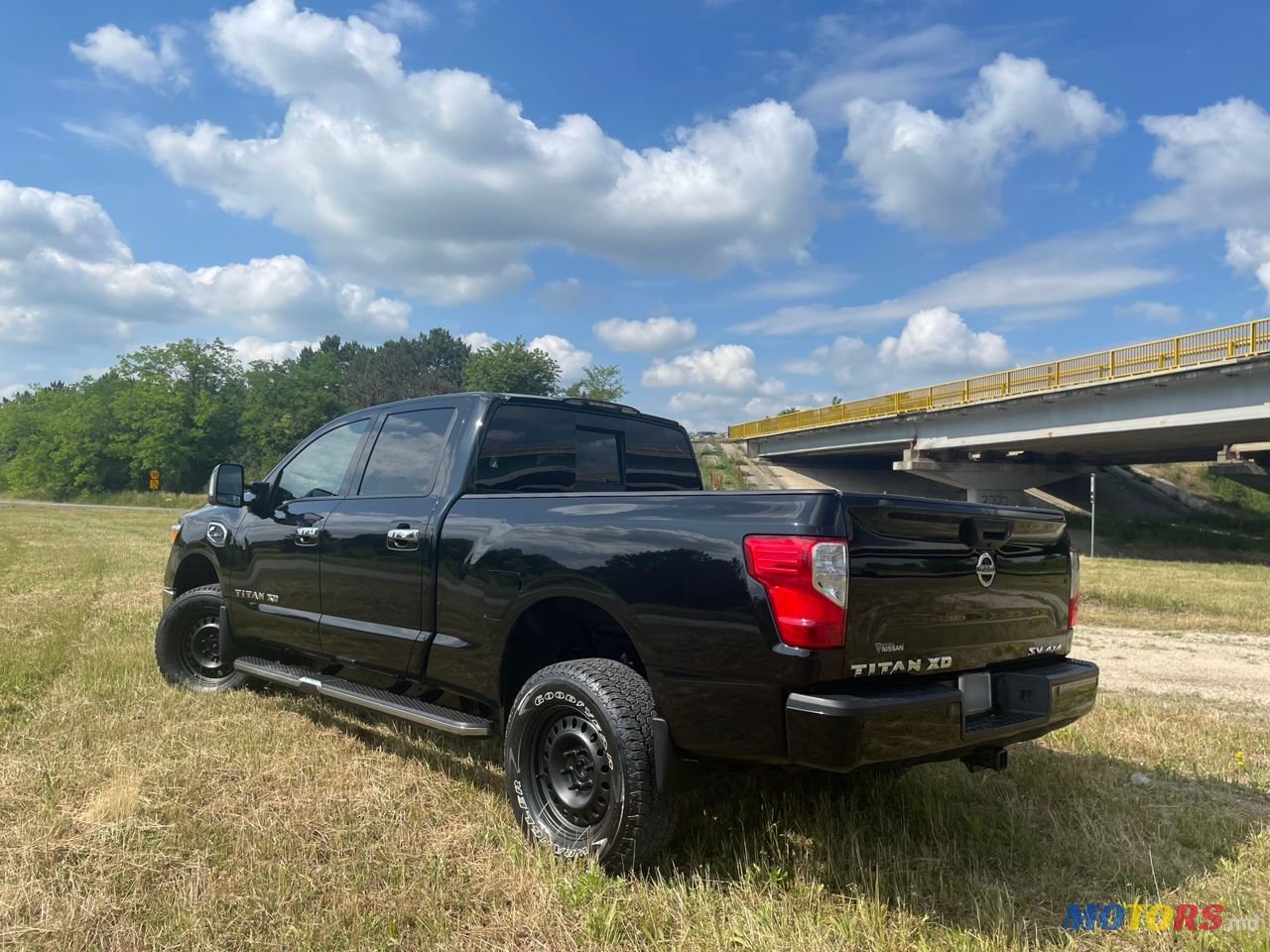 2016' Nissan Titan photo #4