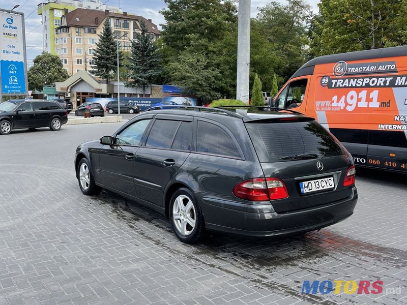 2004' Mercedes-Benz E Класс photo #3