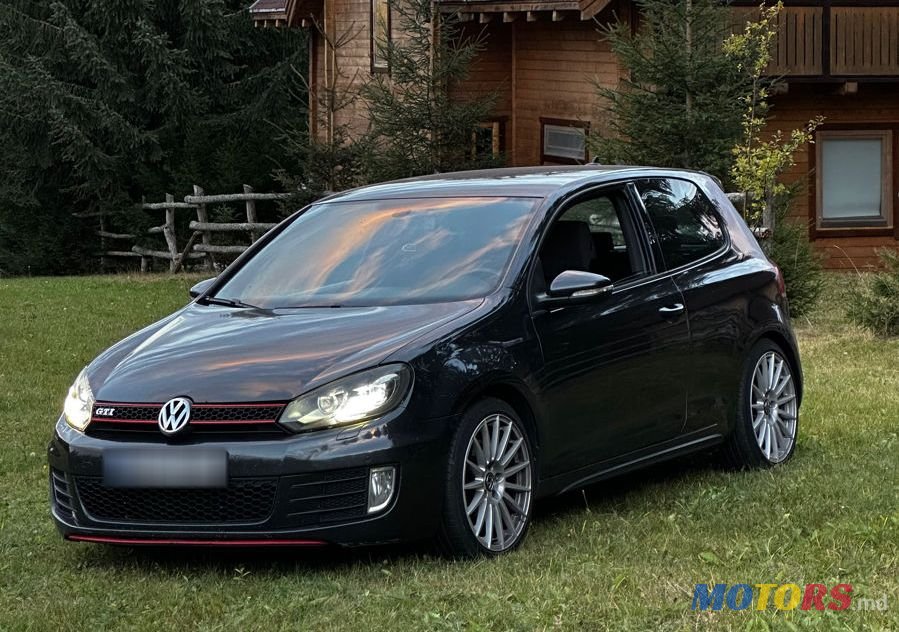 2010' Volkswagen Golf photo #2