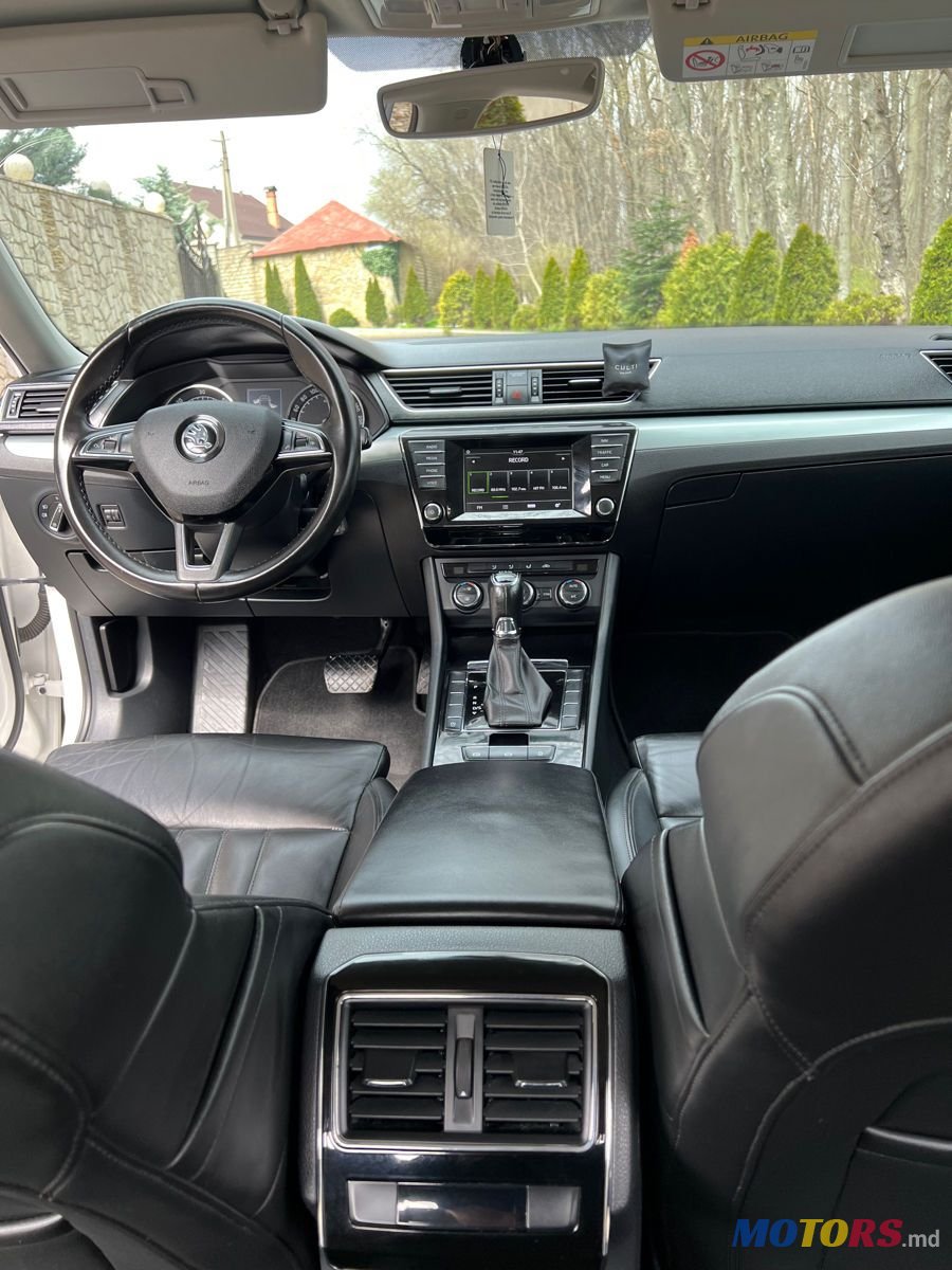 2016' Skoda Superb photo #5
