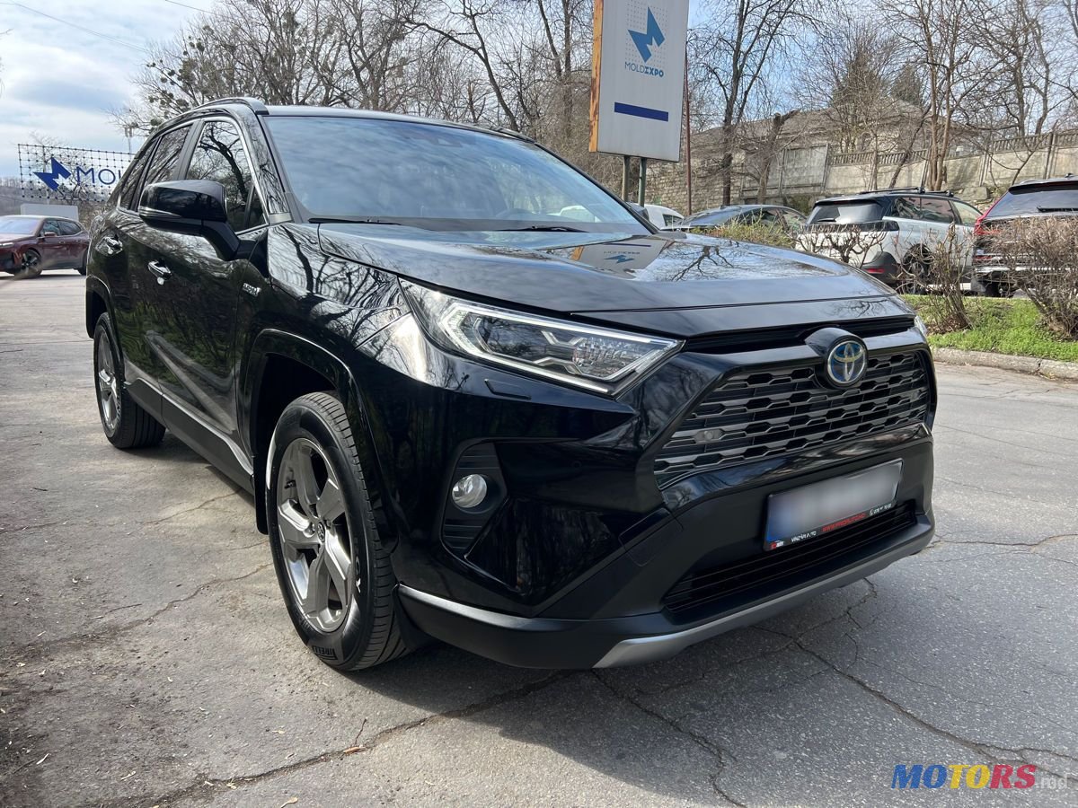 2020' Toyota RAV4 photo #2
