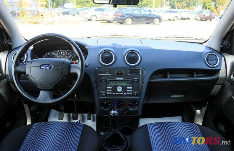 2010' Ford Fusion photo #2