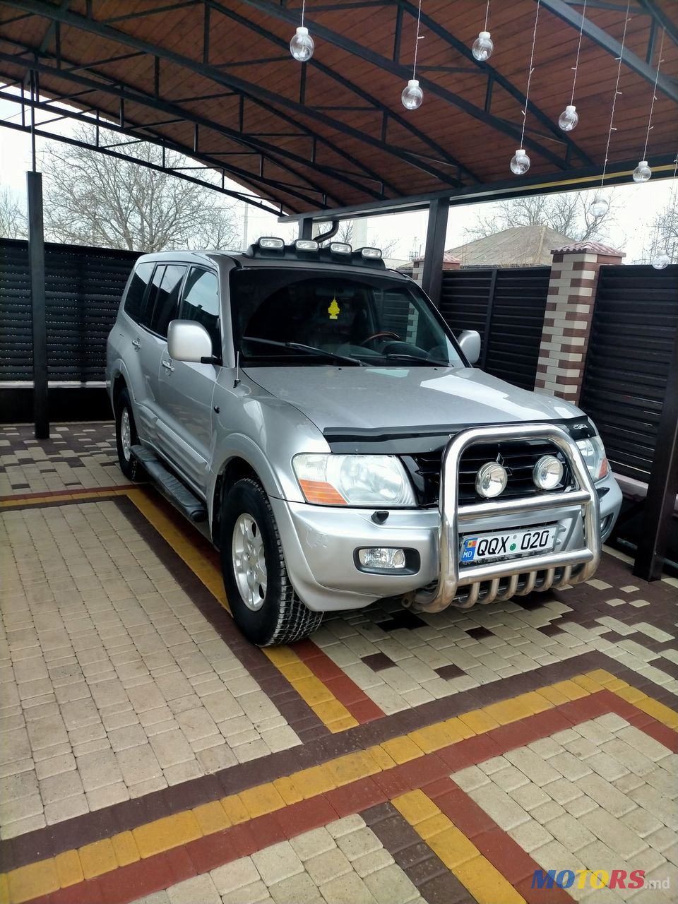 2001' Mitsubishi Pajero photo #1