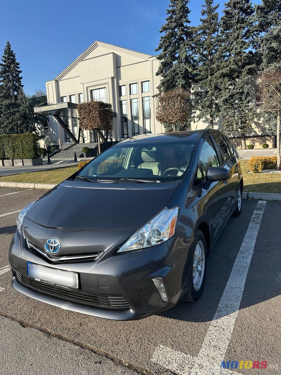 2012' Toyota Prius v photo #1