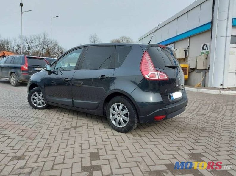 2010' Renault Scenic photo #1