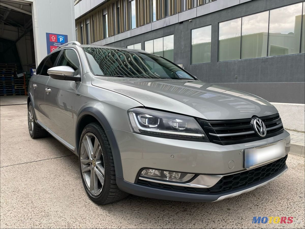 2012' Volkswagen Passat photo #3