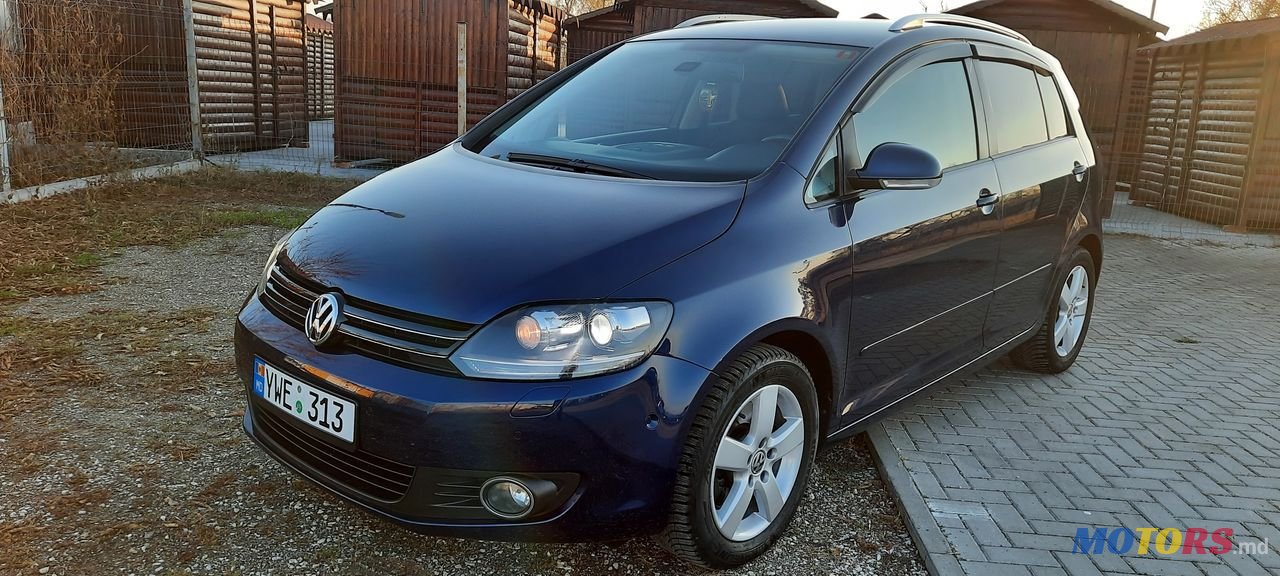 2011' Volkswagen Golf Plus photo #1