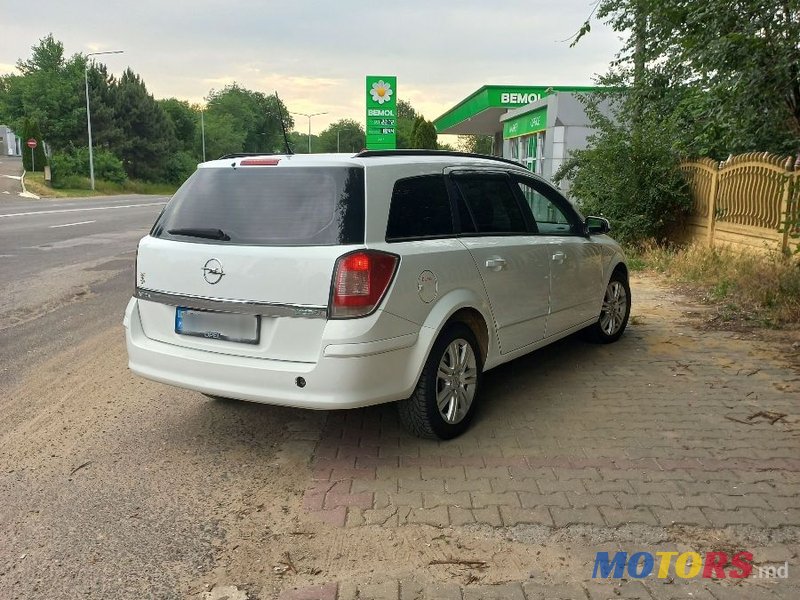 2008' Opel Astra photo #4