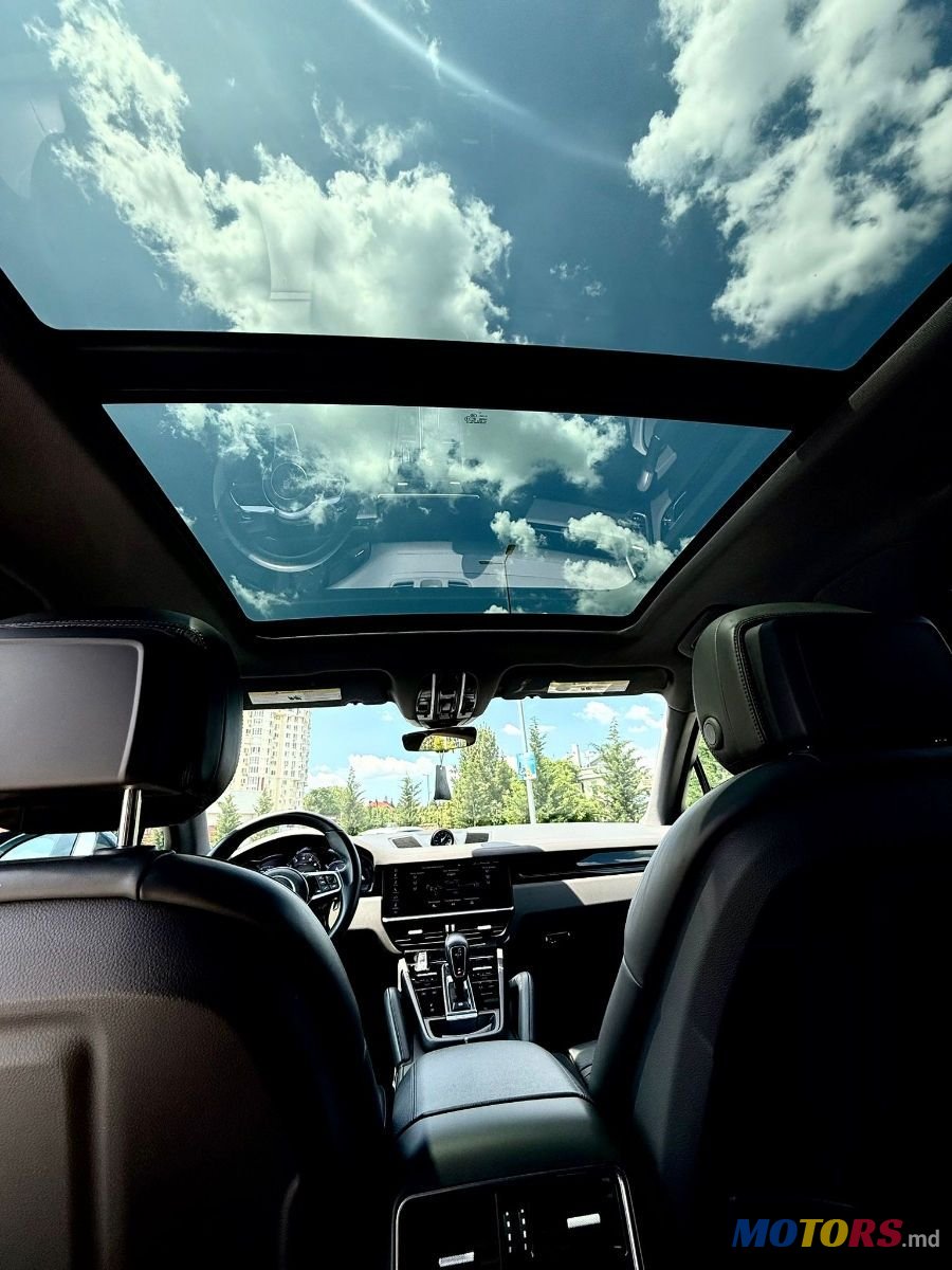 2019' Porsche Cayenne photo #5