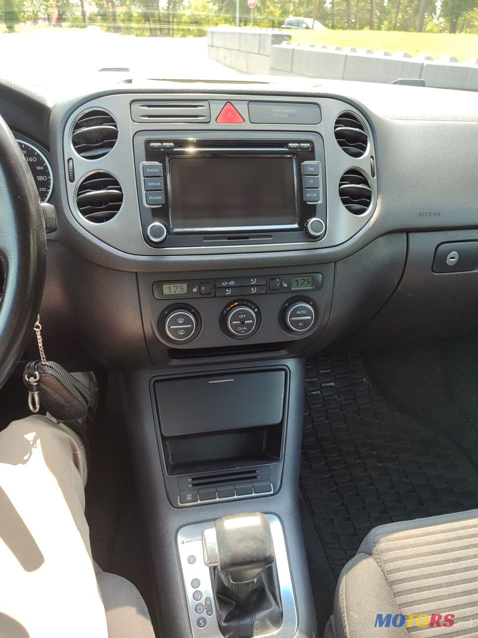 2009' Volkswagen Tiguan photo #3