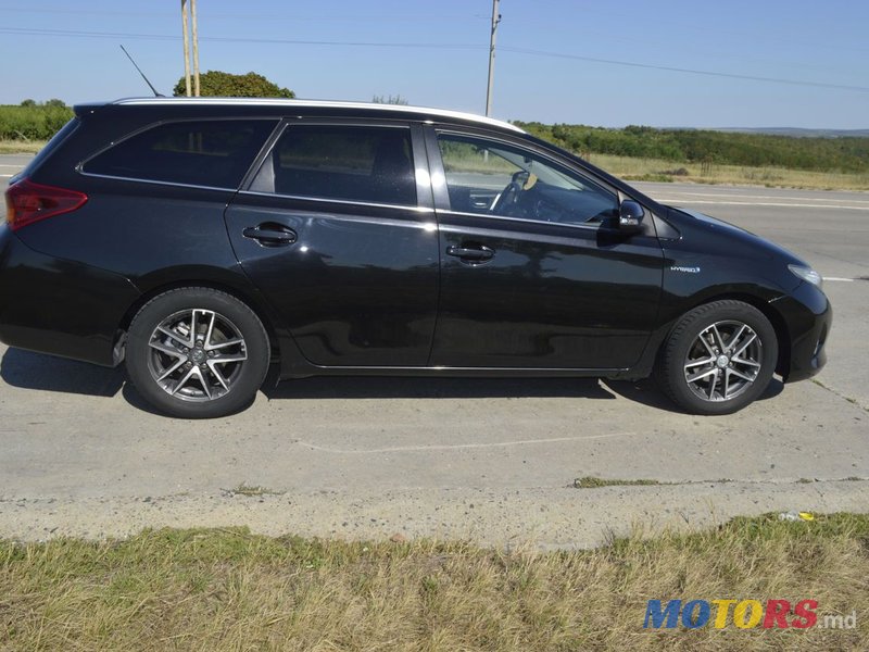 2014' Toyota Auris photo #3