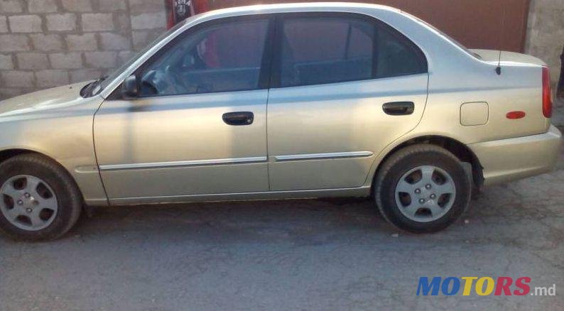 2002' Hyundai Accent photo #2