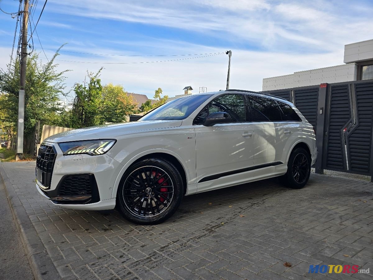 2021' Audi Q7 E-Tron photo #4