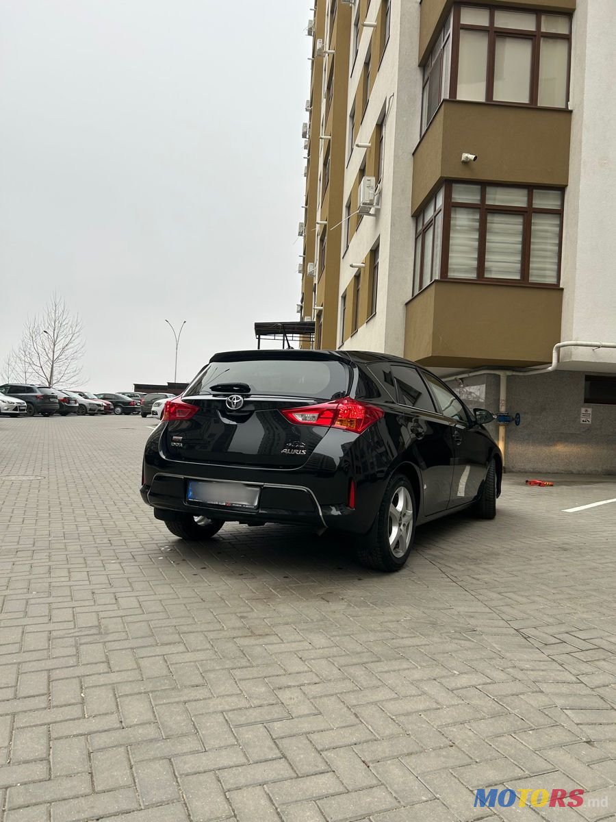 2013' Toyota Auris photo #3