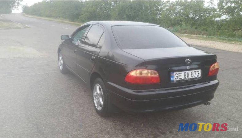 2001' Toyota Avensis photo #2