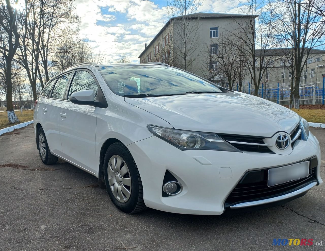 2013' Toyota Auris photo #4